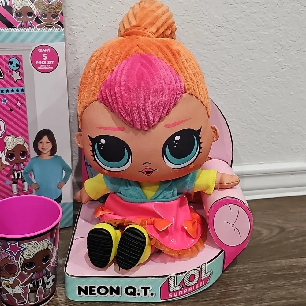 LOL Surprise! Neon QT Doll And Birthday Banner With Set Of Plastic Cups